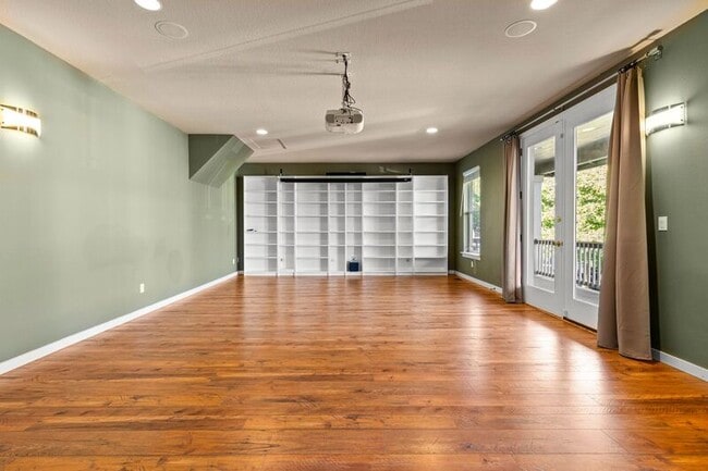 Building Photo - 15119 SW Greenfield Dr