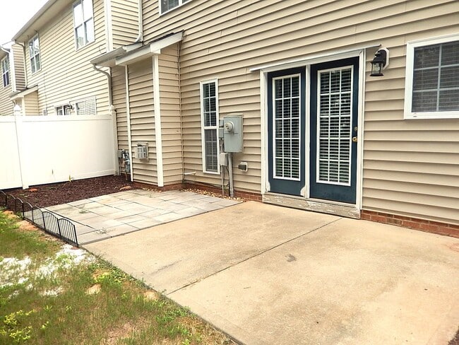 Building Photo - 3335 Archdale Dr