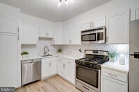 Building Photo - 1300 Army Navy Dr