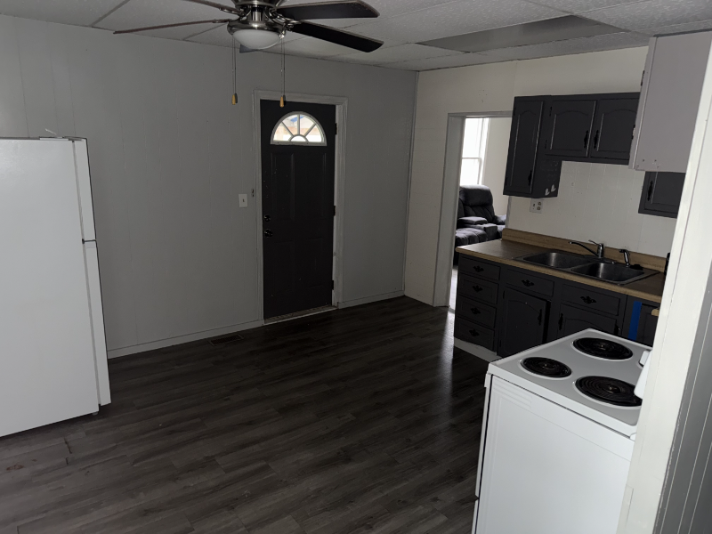 Building Photo - 1532 Woodley Ave