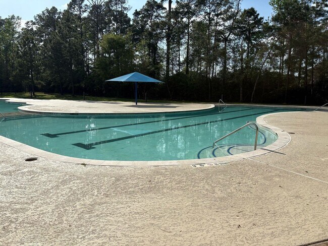 Building Photo - 14131 Lake Lodge Dr