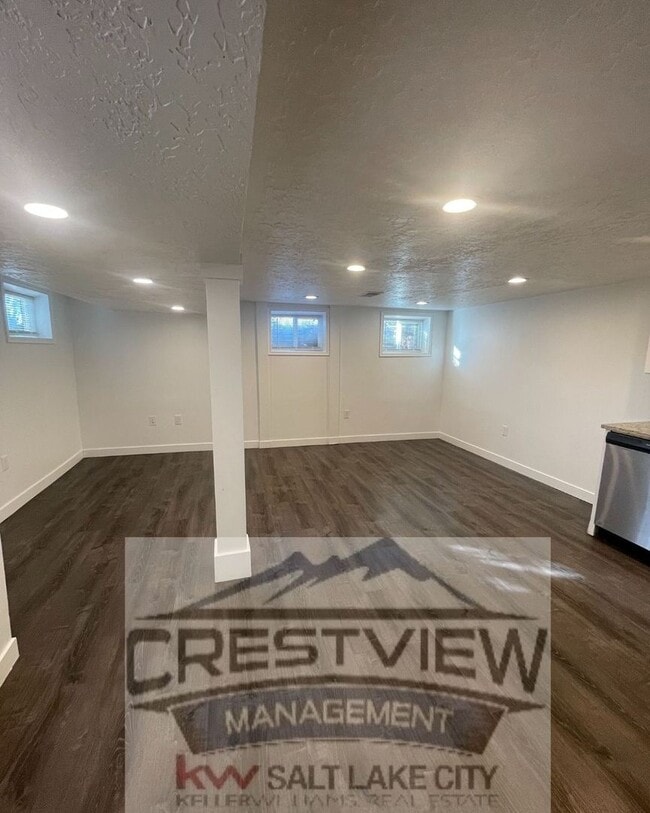 Building Photo - Martin Triplex