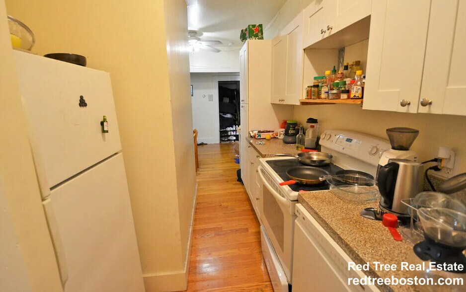 Apt 14 - 35 Brookline St