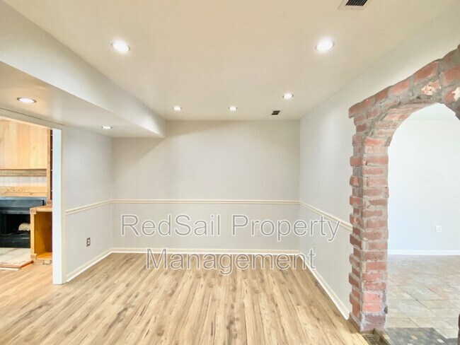 Building Photo - 1 Newgate Village Rd
