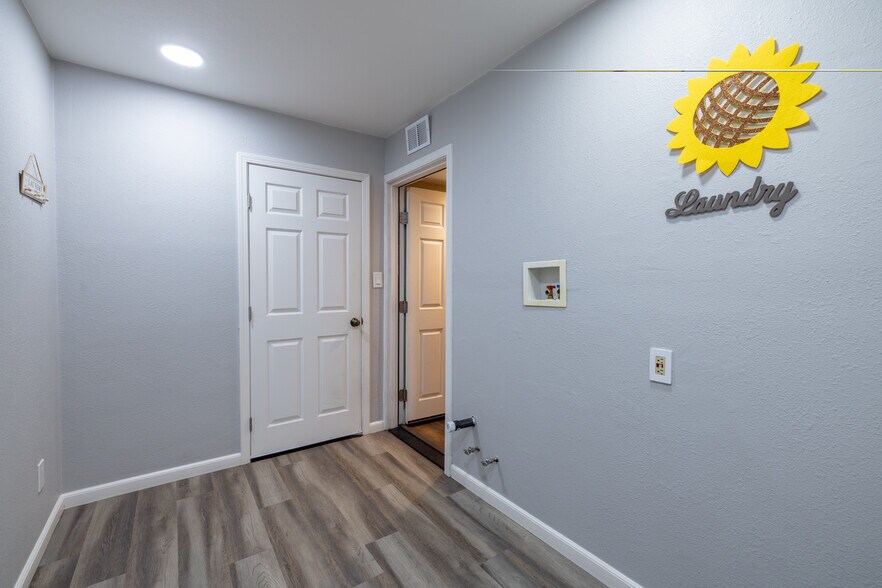 Building Photo - 3632 Ravenwood Ln