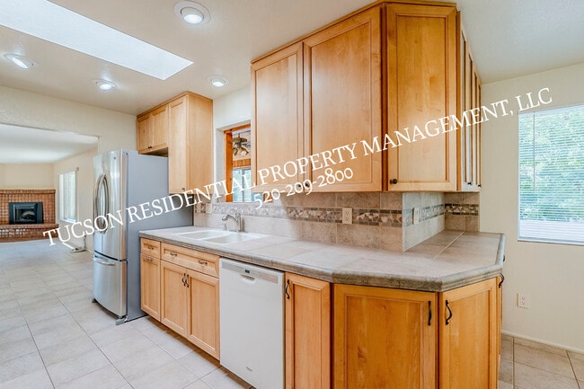 Building Photo - 5084 N Camino Del Lazo