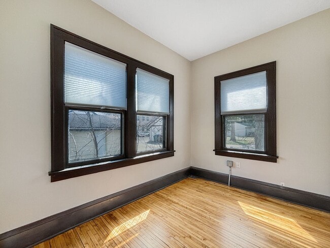 Building Photo - 1019 W 31st St