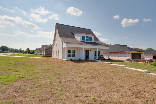 Building Photo - Brand NEW Adorable Craftsman!!!!