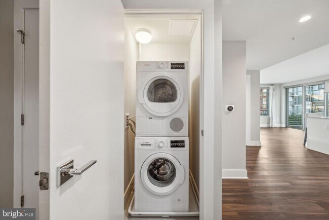 Building Photo - 1311 13th St NW