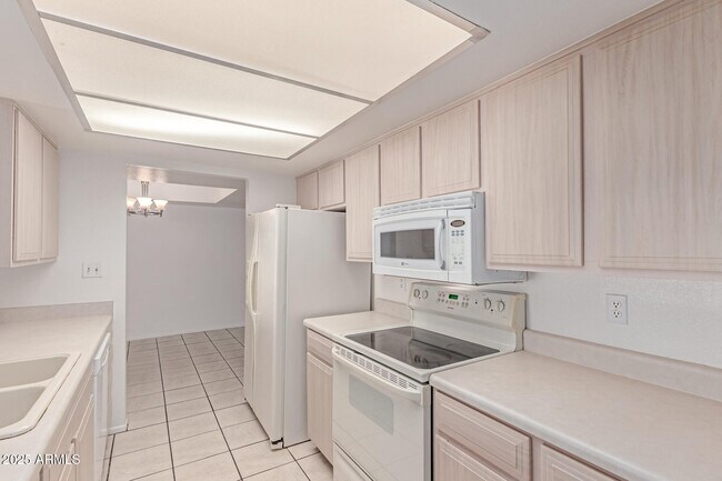 Building Photo - 5528 W Calavar Rd
