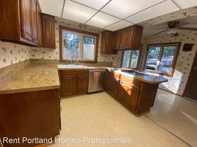 Building Photo - 4 br, 2 bath House - 10275 SE Hillcrest Drive