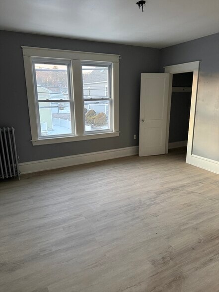 Building Photo - 552 S Main St