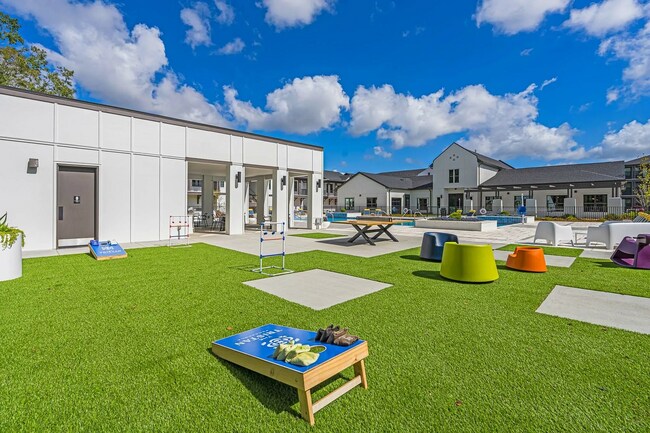 Building Photo - 1559 W 9 Mile Rd