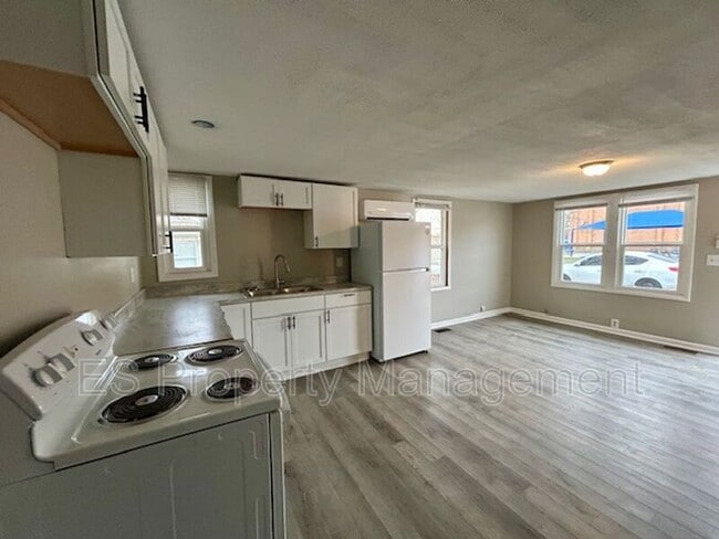 Building Photo - 1408 Holland St