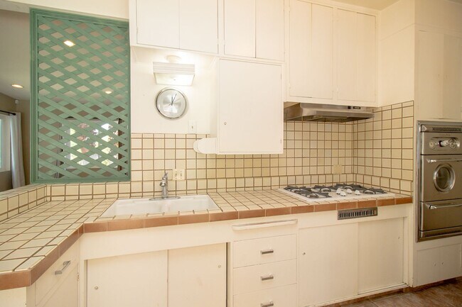 Building Photo - Spacious 2-Bedroom Home with Private Pool & Office In the Cove!