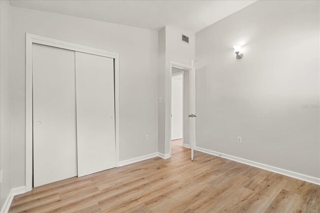 Building Photo - 1104 W Hillcrest Dr