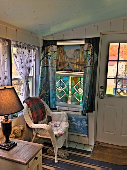 entry 3 Season enclosed porch - 111 Causeway Rd