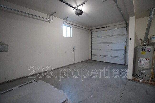 Building Photo - 8848 W Ben St