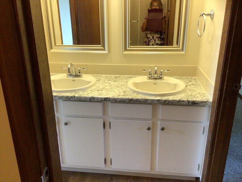 Upstairs Full Bath - 6300 Portage St NW