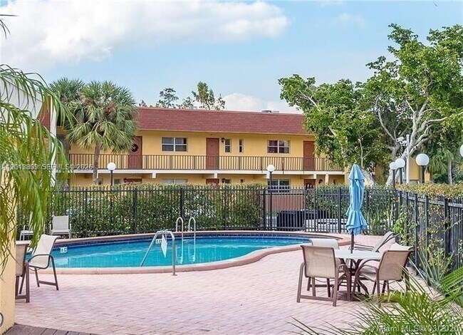 Building Photo - 8051 S Colony Cir