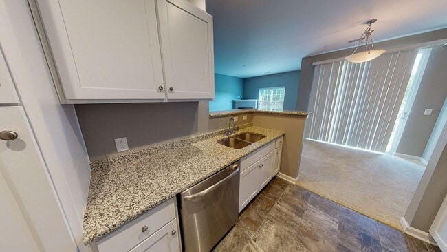 Building Photo - Second Floor Front Facing 2 Bedroom in a Gated Community!