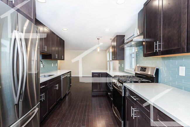 Building Photo - 20 Albion St