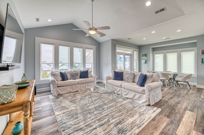 Building Photo - PET FRIENDLY FURNISHED OFF-SEASON RENTAL A...