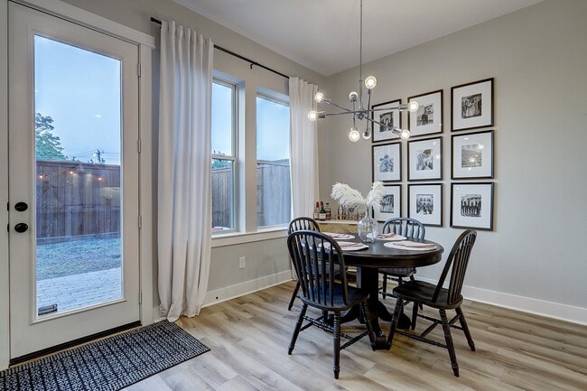 Building Photo - 10934 Brambling Wood Dr