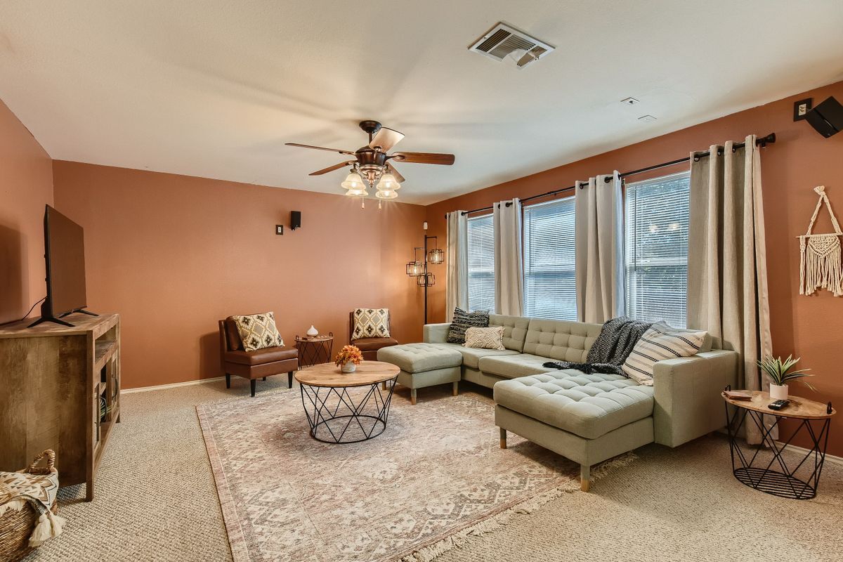 Building Photo - 10430 Tiger Field