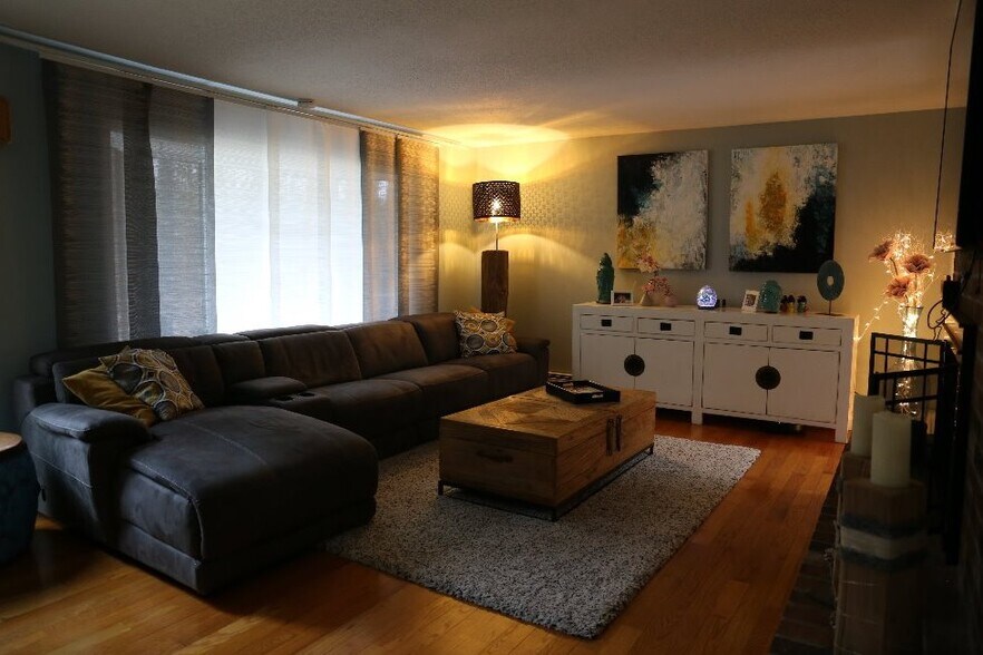 Living Room - 131 Mill Ln