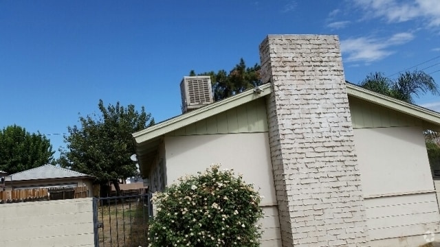 Building Photo - 1702 Shamrock Way