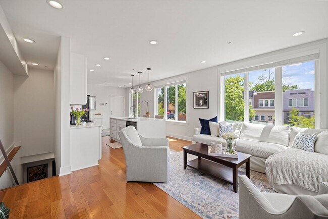 Building Photo - Totally Awesome in Trinidad! 3 bed + 2.5 BA on 2 levels