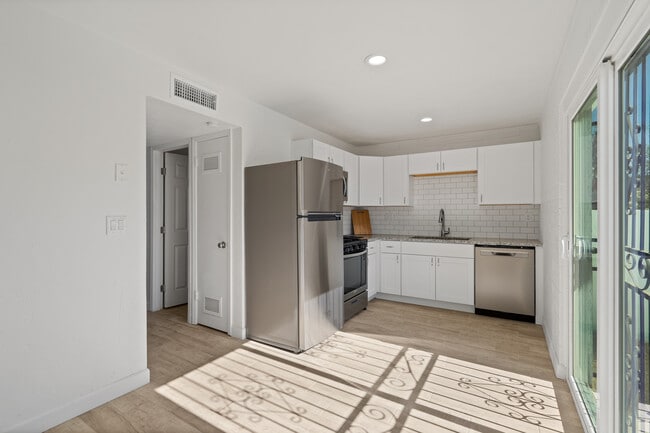 Building Photo - 2308 N 10th Ave