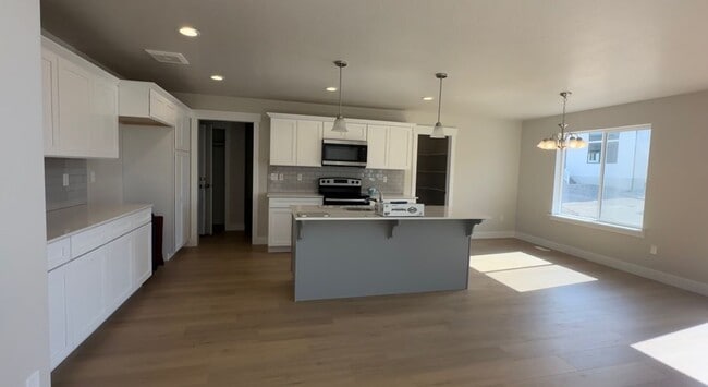 Building Photo - 13646 S Watts Ln