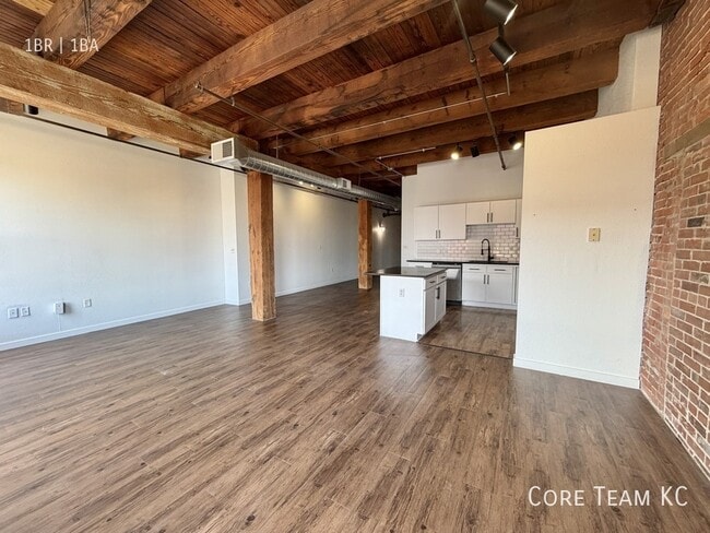 Building Photo - 204 Walnut St