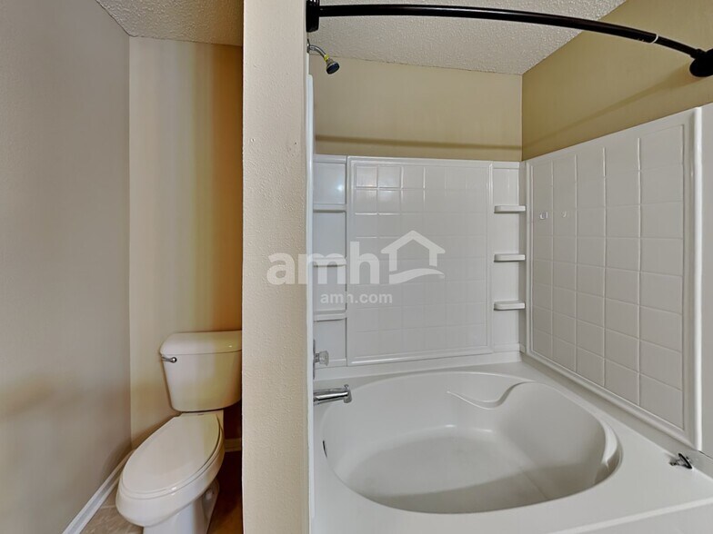 Building Photo - 10621 Inspiration Dr