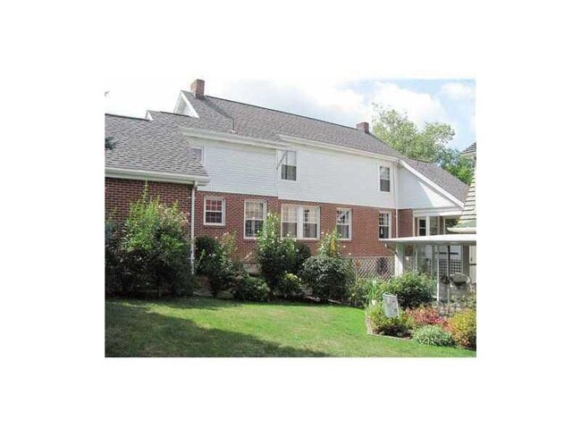 Building Photo - 280 Parker Dr