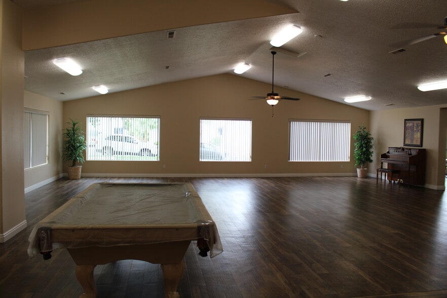 Building Photo - 210 N Mall Dr