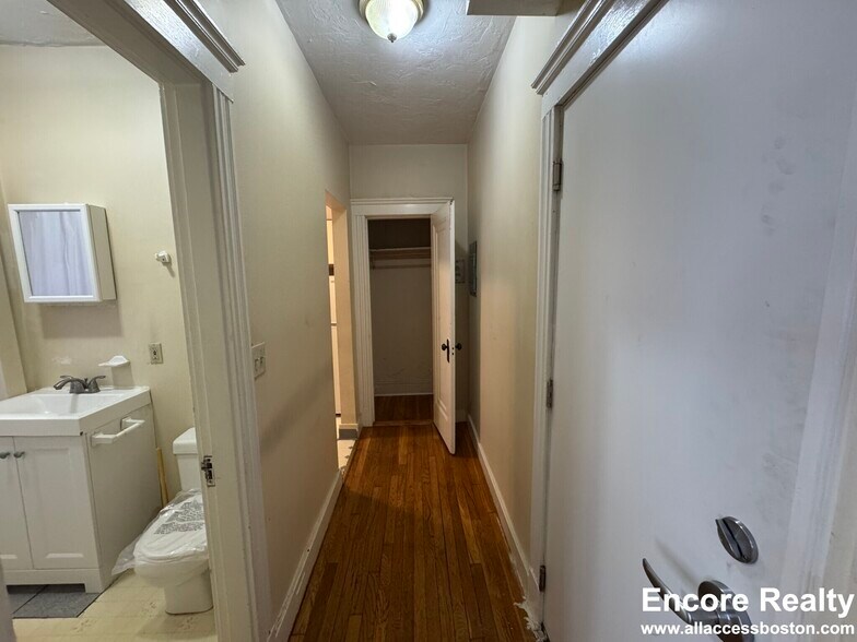 Building Photo - 11 Peterborough St