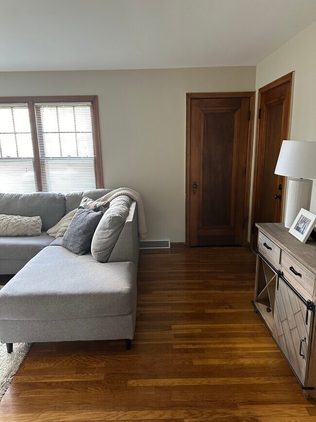 Building Photo - 1322 Doten Ave