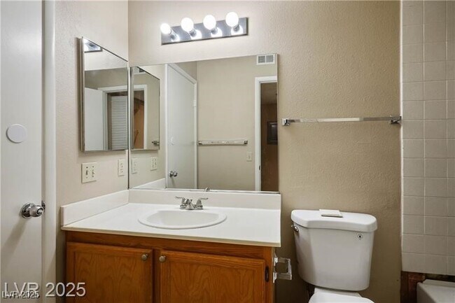 Building Photo - 1575 W Warm Springs Rd