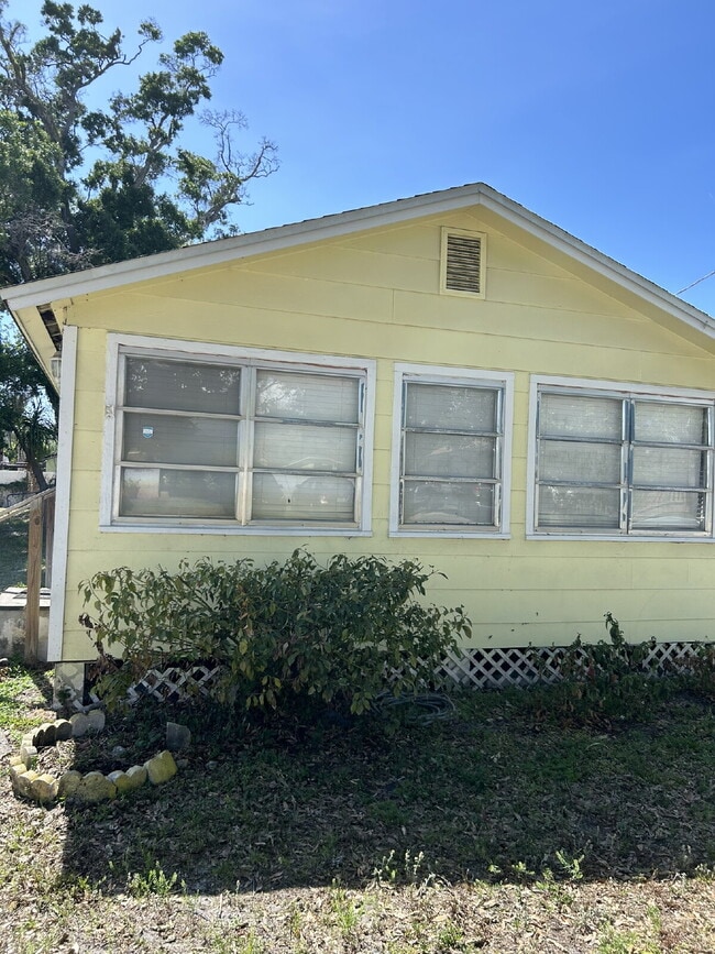 Building Photo - Fall in love with this beautifully maintained 3BR/2BA home!