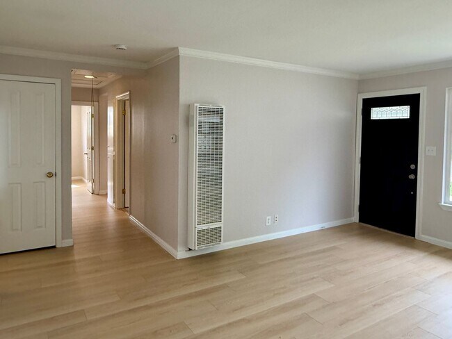 Building Photo - Updated 3 Bedroom 1 Bath West San Jose Gem! Campbell Union Schools!