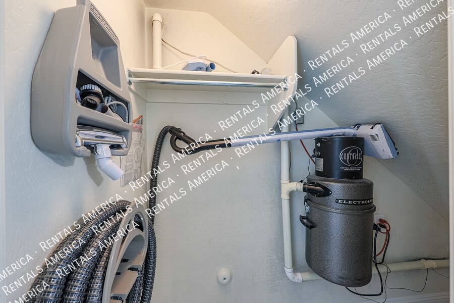 Building Photo - 10402 E Nice Ct