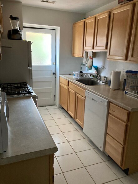 Building Photo - 5819 Bartlett St