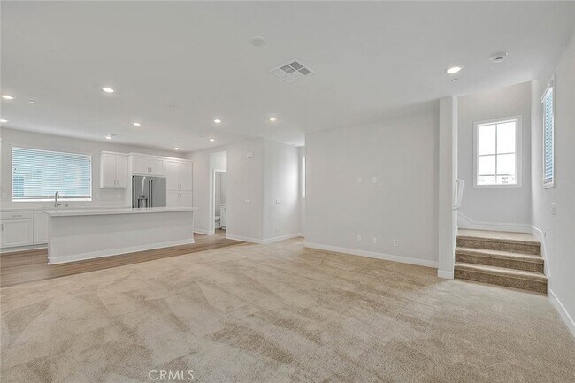 Building Photo - 6 Crown Point Dr