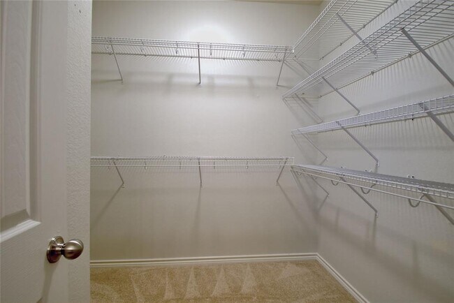 Building Photo - 125 Justin Leonard Dr