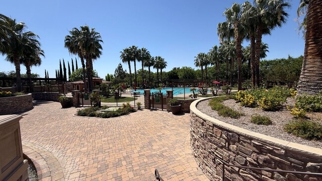 Building Photo - Beautiful 2 Bedroom 2 Bath Home in Four Seasons HOA