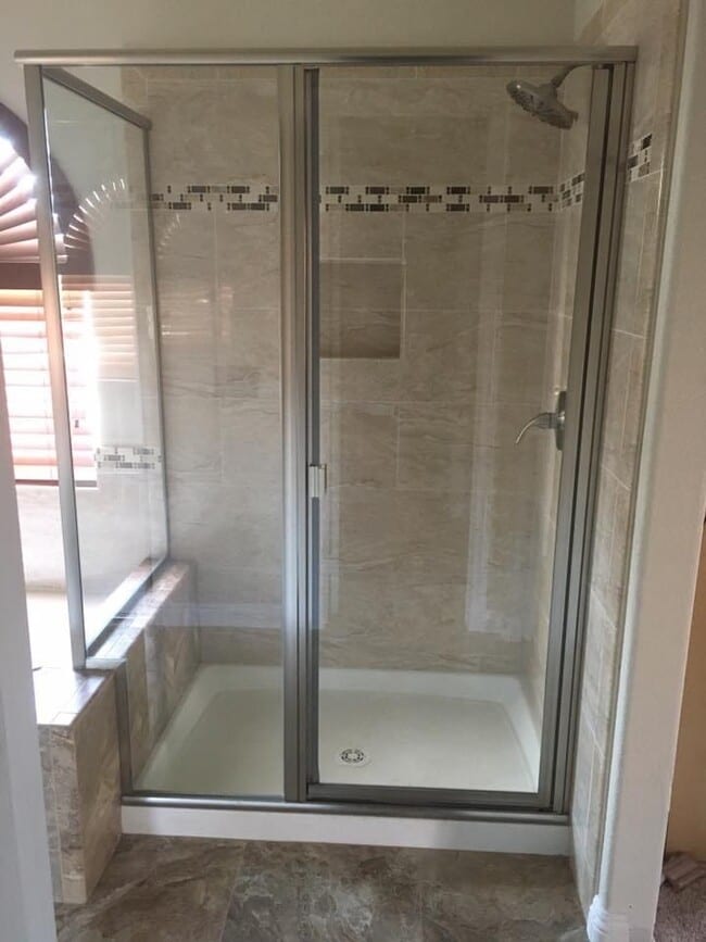 Master Bath - 13241 Paradise Ct