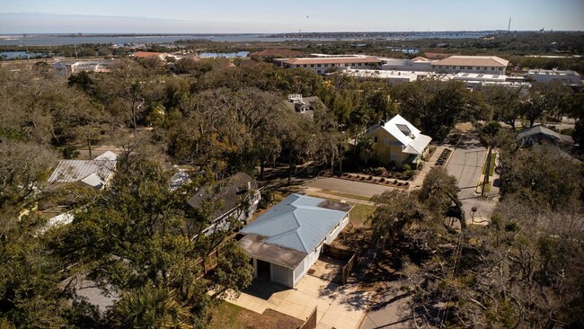 Building Photo - 64 Fullerwood Dr